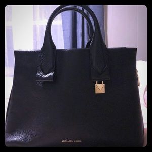 Like New Micheal Kors Bag